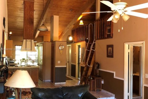 Townhouse in Miami, Florida 2 bedrooms, 113.53 sq.m. № 2001254 - photo 28