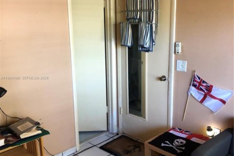 Townhouse in Miami, Florida 2 bedrooms, 113.53 sq.m. № 2001254 - photo 19