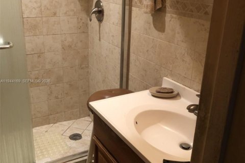 Townhouse in Miami, Florida 2 bedrooms, 113.53 sq.m. № 2001254 - photo 9