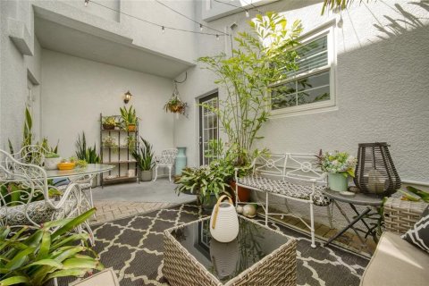 Townhouse in Tampa, Florida 3 bedrooms, 199 sq.m. № 2386046 - photo 20