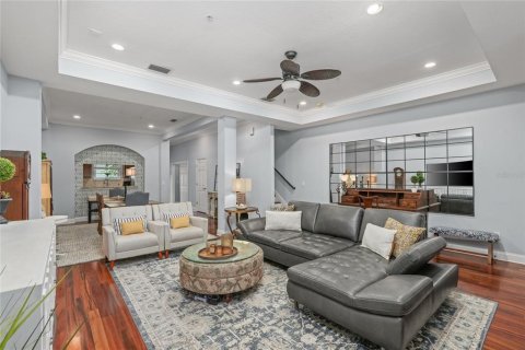 Townhouse in Tampa, Florida 3 bedrooms, 199 sq.m. № 2386046 - photo 9