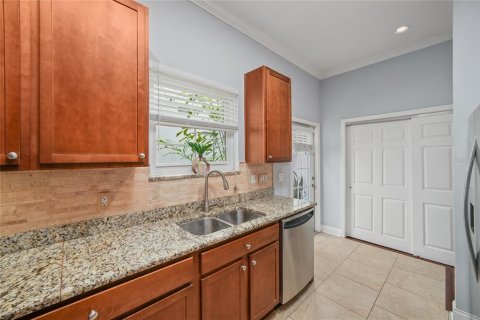 Townhouse in Tampa, Florida 3 bedrooms, 199 sq.m. № 2386046 - photo 16
