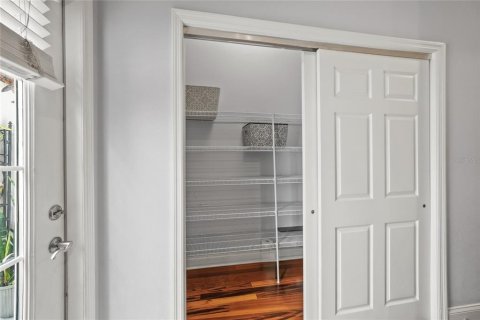 Townhouse in Tampa, Florida 3 bedrooms, 199 sq.m. № 2386046 - photo 17