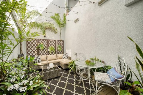 Townhouse in Tampa, Florida 3 bedrooms, 199 sq.m. № 2386046 - photo 19