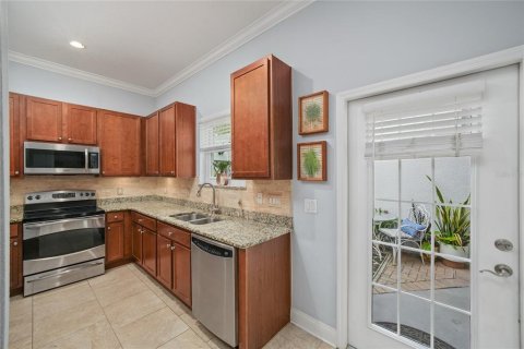 Townhouse in Tampa, Florida 3 bedrooms, 199 sq.m. № 2386046 - photo 18