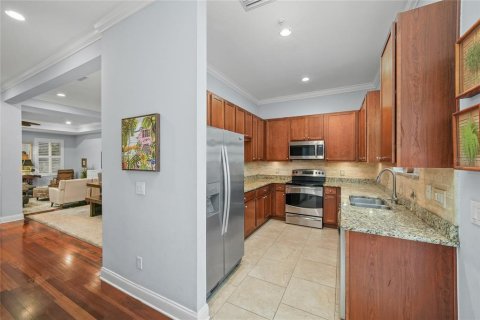 Townhouse in Tampa, Florida 3 bedrooms, 199 sq.m. № 2386046 - photo 13