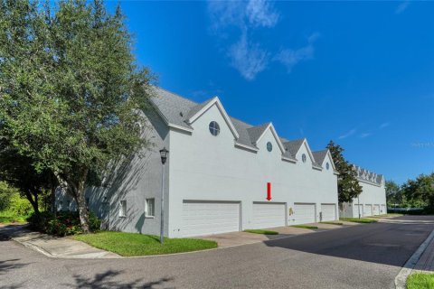 Townhouse in Tampa, Florida 3 bedrooms, 199 sq.m. № 2386046 - photo 4