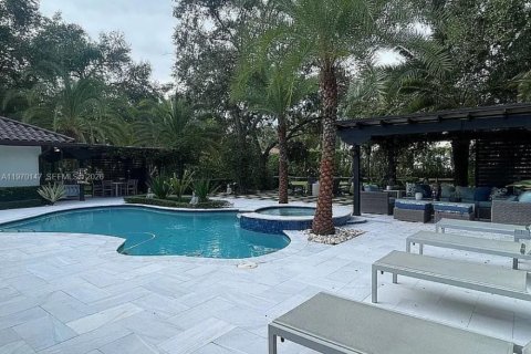 Casa en venta en Miami, Florida, 5 dormitorios, 241.55 m2 № 2045123 - foto 3