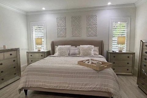 Casa en venta en Miami, Florida, 5 dormitorios, 241.55 m2 № 2045123 - foto 8