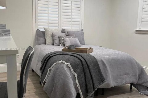 Casa en venta en Miami, Florida, 5 dormitorios, 241.55 m2 № 2045123 - foto 10