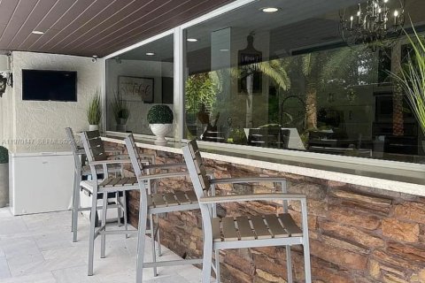 Casa en venta en Miami, Florida, 5 dormitorios, 241.55 m2 № 2045123 - foto 14