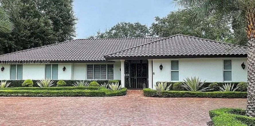 Casa en Miami, Florida 5 dormitorios, 241.55 m2 № 2045123