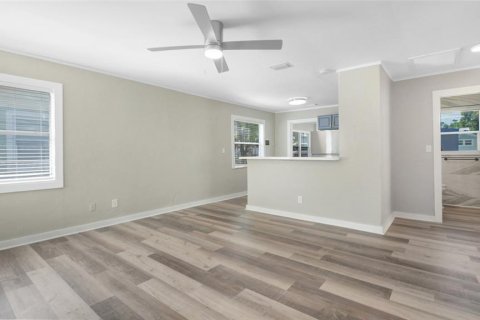 Casa en venta en Saint Petersburg, Florida, 3 dormitorios, 99.22 m2 № 1782228 - foto 5