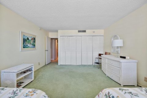 Condo in Hallandale Beach, Florida, 3 bedrooms  № 2192664 - photo 22