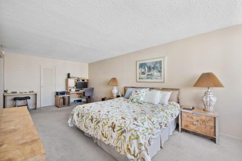 Condo in Hallandale Beach, Florida, 3 bedrooms  № 2192664 - photo 26