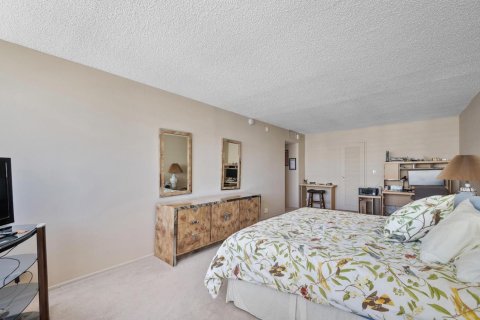 Condo in Hallandale Beach, Florida, 3 bedrooms  № 2192664 - photo 27