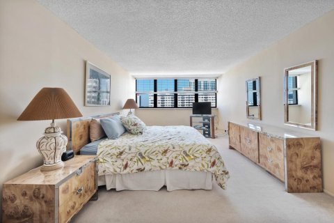 Condo in Hallandale Beach, Florida, 3 bedrooms  № 2192664 - photo 28