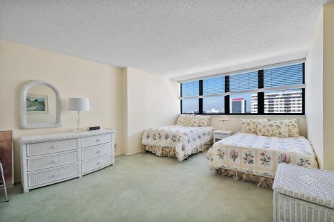 Condo in Hallandale Beach, Florida, 3 bedrooms  № 2192664 - photo 21