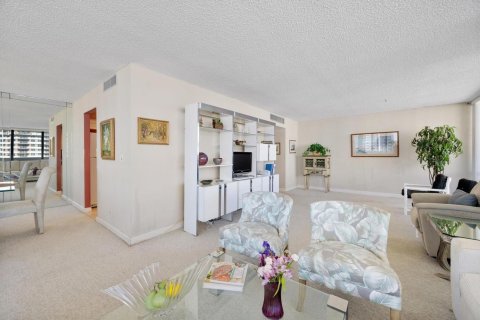 Condo in Hallandale Beach, Florida, 3 bedrooms  № 2192664 - photo 6
