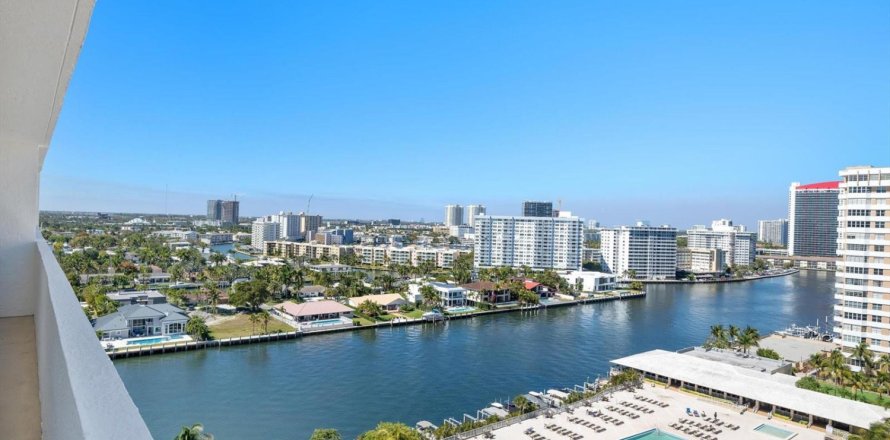 Condo in Hallandale Beach, Florida, 3 bedrooms  № 2192664