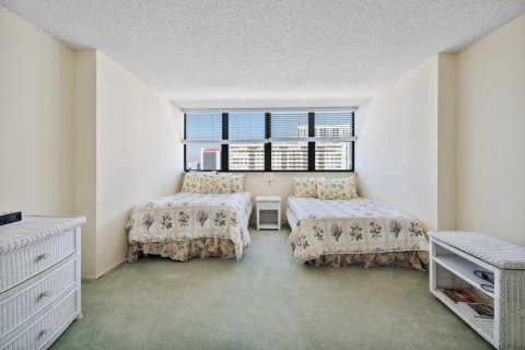 Condo in Hallandale Beach, Florida, 3 bedrooms  № 2192664 - photo 20
