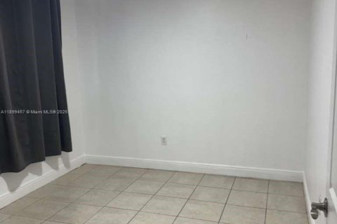 House in Miami, Florida 3 bedrooms, 172.05 sq.m. № 1952470 - photo 6