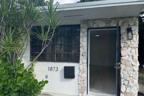 House in Miami, Florida 3 bedrooms, 172.05 sq.m. № 1952470 - photo 1