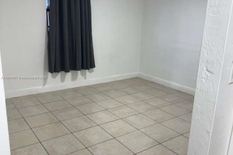 House in Miami, Florida 3 bedrooms, 172.05 sq.m. № 1952470 - photo 9
