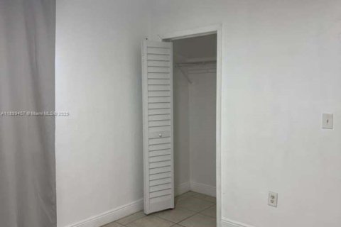 House in Miami, Florida 3 bedrooms, 172.05 sq.m. № 1952470 - photo 15