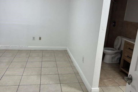 House in Miami, Florida 3 bedrooms, 172.05 sq.m. № 1952470 - photo 10