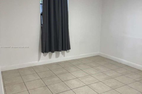 House in Miami, Florida 3 bedrooms, 172.05 sq.m. № 1952470 - photo 8