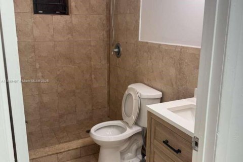 House in Miami, Florida 3 bedrooms, 172.05 sq.m. № 1952470 - photo 12