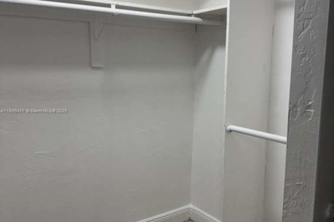 House in Miami, Florida 3 bedrooms, 172.05 sq.m. № 1952470 - photo 7