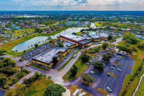 Condo in Sun City Center, Florida, 2 bedrooms  № 2400049 - photo 26