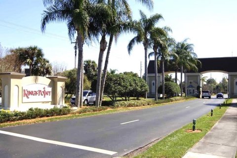 Condo in Sun City Center, Florida, 2 bedrooms  № 2400049 - photo 28