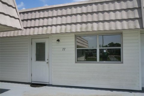 Condo in Sun City Center, Florida, 2 bedrooms № 2400049