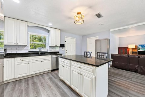 House in Winter Garden, Florida 3 bedrooms, 125.6 sq.m. № 2419574 - photo 6