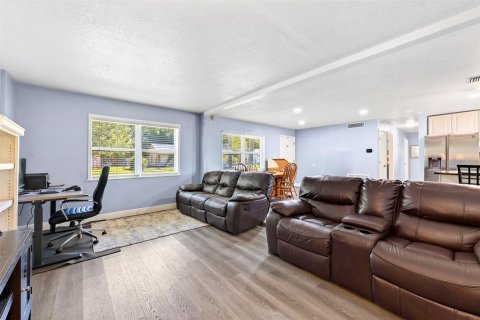 House in Winter Garden, Florida 3 bedrooms, 125.6 sq.m. № 2419574 - photo 13