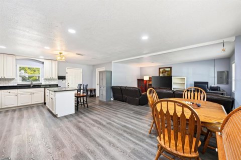 House in Winter Garden, Florida 3 bedrooms, 125.6 sq.m. № 2419574 - photo 2