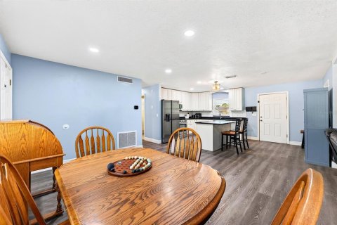 House in Winter Garden, Florida 3 bedrooms, 125.6 sq.m. № 2419574 - photo 10