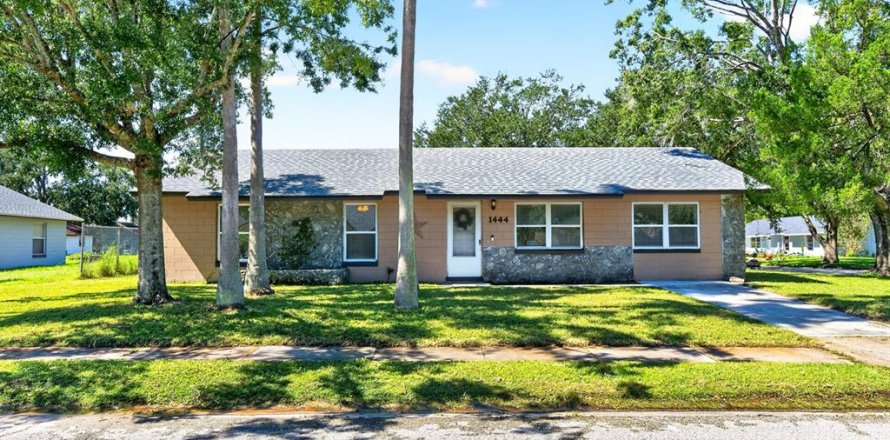 House in Winter Garden, Florida 3 bedrooms, 125.6 sq.m. № 2419574
