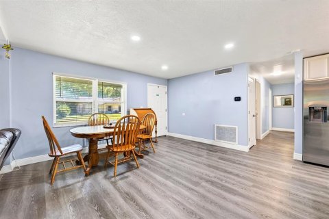House in Winter Garden, Florida 3 bedrooms, 125.6 sq.m. № 2419574 - photo 9