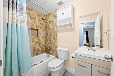 House in Winter Garden, Florida 3 bedrooms, 125.6 sq.m. № 2419574 - photo 19