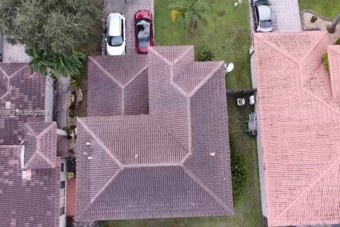 House in Miami, Florida 4 bedrooms, 199.93 sq.m. № 2042784 - photo 15