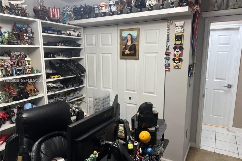 House in Miami, Florida 4 bedrooms, 199.93 sq.m. № 2042784 - photo 5