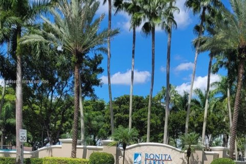 House in Miami, Florida 4 bedrooms, 199.93 sq.m. № 2042784 - photo 17