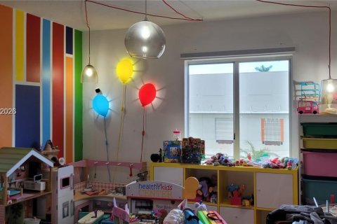 House in Miami, Florida 4 bedrooms, 199.93 sq.m. № 2042784 - photo 10