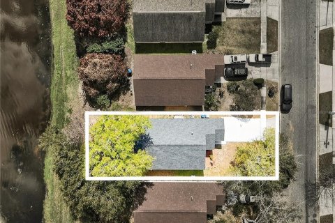 House in Orlando, Florida 3 bedrooms, 110.93 sq.m. № 2114538 - photo 28