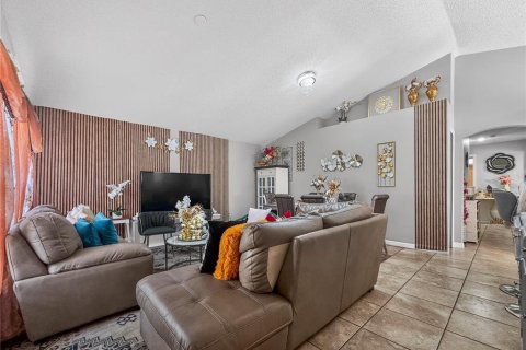 House in Orlando, Florida 3 bedrooms, 110.93 sq.m. № 2114538 - photo 4