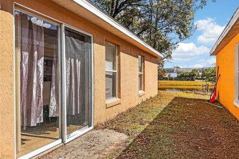 House in Orlando, Florida 3 bedrooms, 110.93 sq.m. № 2114538 - photo 24